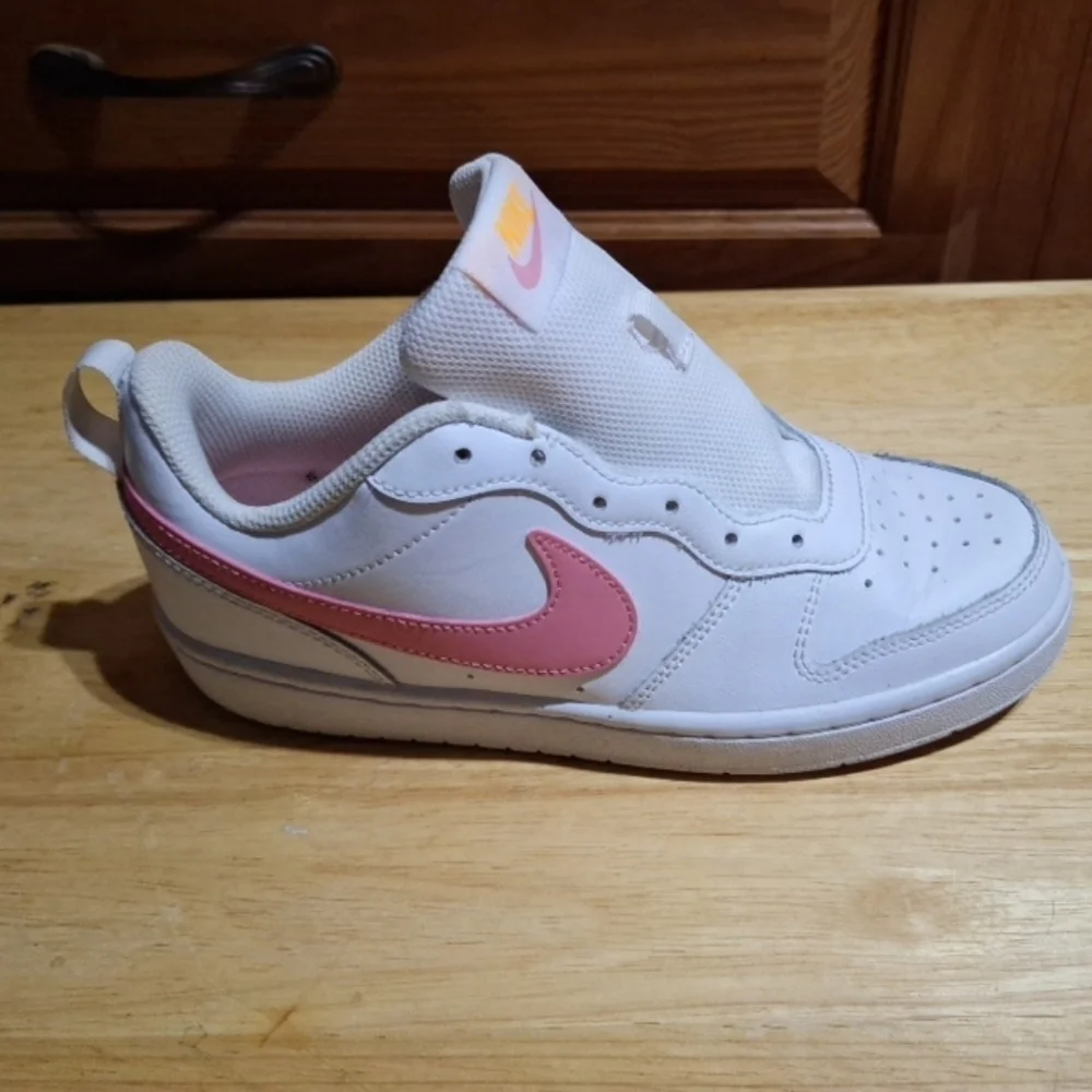 Nike Court Low Pink/white Kids Sneakers In A Youth Size 5. Unisex. EUC.